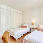 Rent 3 bedroom apartment of 200 m² in lisbon