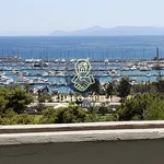 Rent 3 bedroom apartment of 195 m² in Alimos