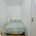 Rent 16 bedroom apartment in Lisbon