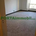 Affitto 8 camera appartamento di 216 m² in Savona