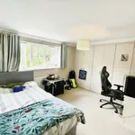 Rent 4 bedroom apartment in South East England