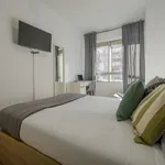 Rent a room of 220 m² in madrid