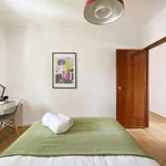 Rent a room of 150 m² in lisbon