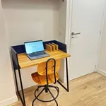 Rent 1 bedroom apartment of 400 m² in Paris