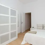 Rent a room of 190 m² in Madrid