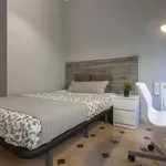 Rent a room of 175 m² in valencia