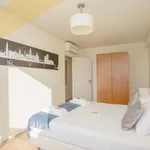 Rent 4 bedroom apartment of 45 m² in Porto