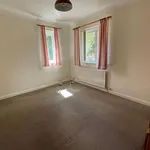 Rent 3 bedroom flat in East Midlands