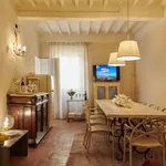 Rent 5 bedroom apartment of 100 m² in Cortona