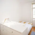 Rent 4 bedroom apartment of 98 m² in Porto