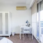 Rent 4 bedroom apartment in Valencia