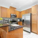 3 bedroom apartment of 635 sq. ft in Richmond Hill (Langstaff)