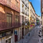 Rent a room of 150 m² in madrid