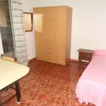 Rent a room of 80 m² in granada