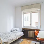 Rent a room of 210 m² in madrid