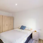 Rent 1 bedroom apartment of 33 m² in barcelona