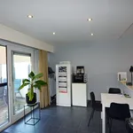 Modern appartement met 2 slpks, ruim terras en garage.