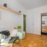 Rent a room of 150 m² in Leiria