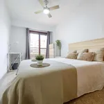 Rent a room of 90 m² in valencia