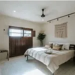 Rent 3 bedroom house of 237 m² in Mérida