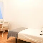 Rent a room of 200 m² in Madrid