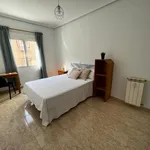 Rent 4 bedroom apartment in Madrid