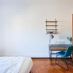 Rent a room of 180 m² in Lisboa