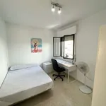 Rent a room of 380 m² in seville