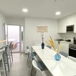 Rent a room of 300 m² in valencia