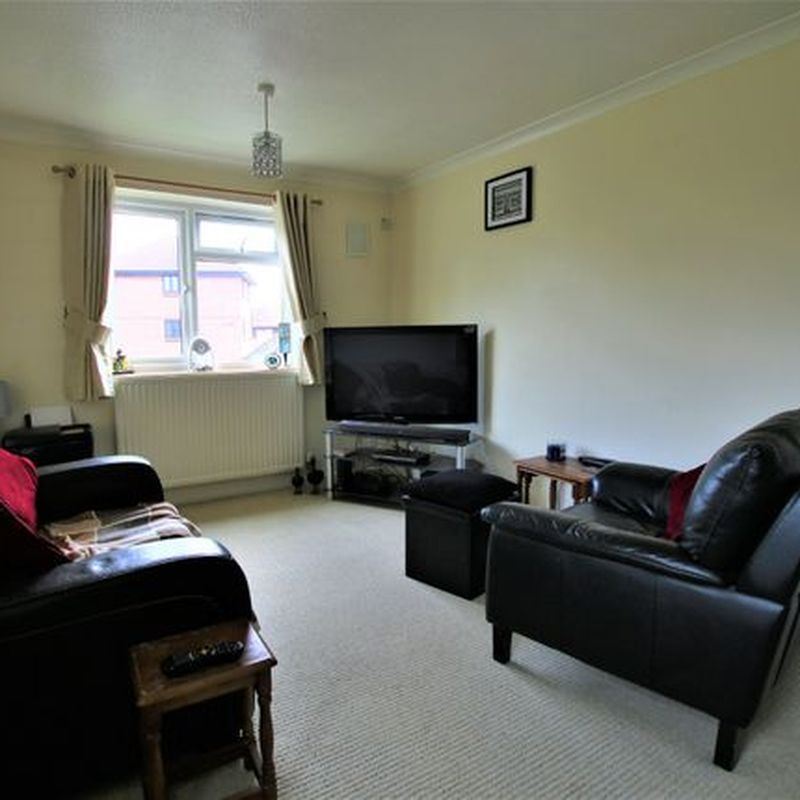 Flat to rent in Vicarage Way, Colnbrook, Slough SL3