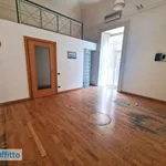 Affitto 5 camera appartamento di 220 m² in Naples