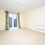 Flat to rent in Windsor Court, Newbury, Berkshire RG14