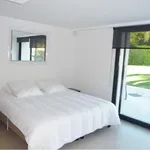 Maison de 250 m² avec 1 chambre(s) en location à Antibes