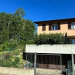 Villa a schiera arredata con terrazzo