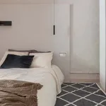 Rent 2 bedroom apartment of 65 m² in Barcelona