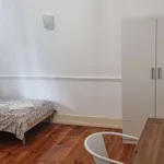 Rent a room of 190 m² in lisbon