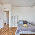 Rent a room of 150 m² in lisbon