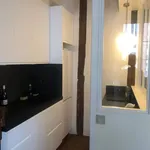 Appartement de 430 m² avec 1 chambre(s) en location à Paris