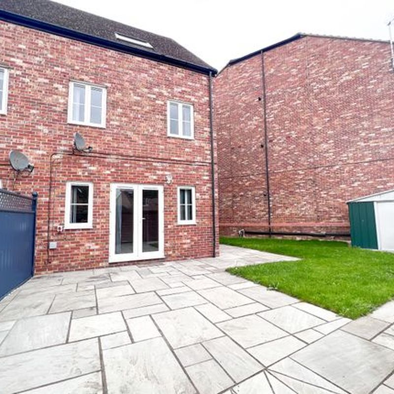 Town house to rent in Poseidon Close, Swindon SN25 The Pry