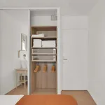 Rent 4 bedroom apartment in Paris