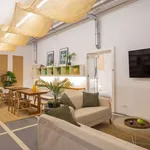 Rent a room of 350 m² in barcelona