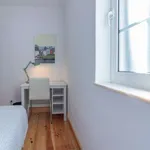 Rent 5 bedroom apartment of 90 m² in lisbon