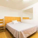 Rent a room of 260 m² in madrid