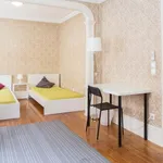 Rent a room of 600 m² in Rio Tinto