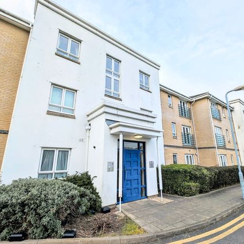 Flat to rent in Sovereign Heights, Colnbrook SL3 Brook Hill