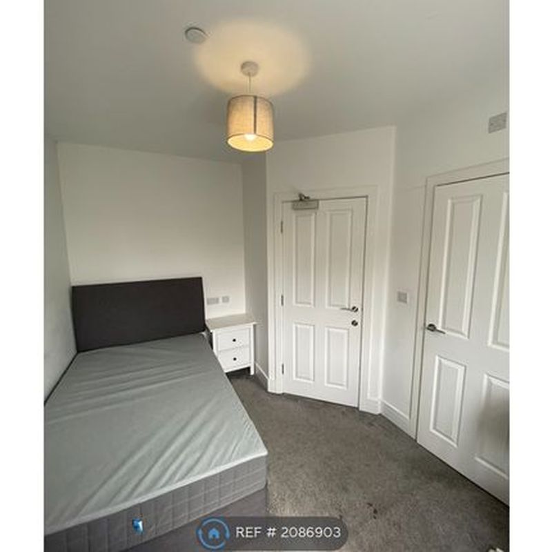 Room to rent in Gladstone Road, Broughton, Chester CH4