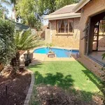 Rent 4 bedroom house of 300 m² in Pretoria