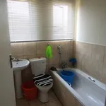 Rent 2 bedroom apartment in Roodepoort