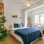 Rent 4 bedroom apartment in Barcelona