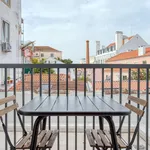 Rent 1 bedroom apartment of 607 m² in Lisbon